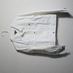 NWT Classic denim jacket in white